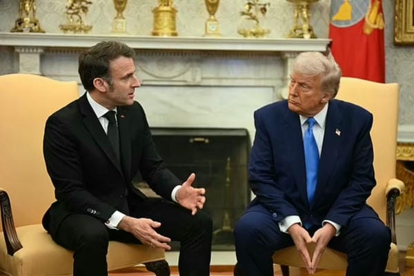 NEOBIČAN PRIZOR U BIJELOJ KUĆI: Macron prekinuo Trumpa – “Ne, gospodine predsjedniče…!”