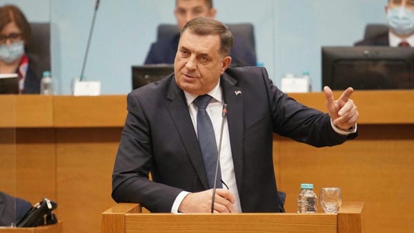 DODIK KRENUO U RUŠENJE USTAVNOG PORETKA BiH: “Donijeti novi Ustav RS i isključiti Vijeće naroda”