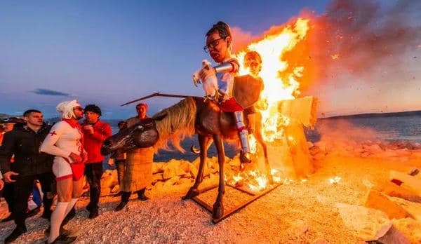 DODIKA ZABOLIO PERFORMANS NA KARNEVALU U HRVATSKOJ: “Paljenje lutke sa likom Vučića čin bezumne mržnje”